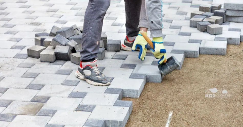 معلم تركيب انترلوك في دبي